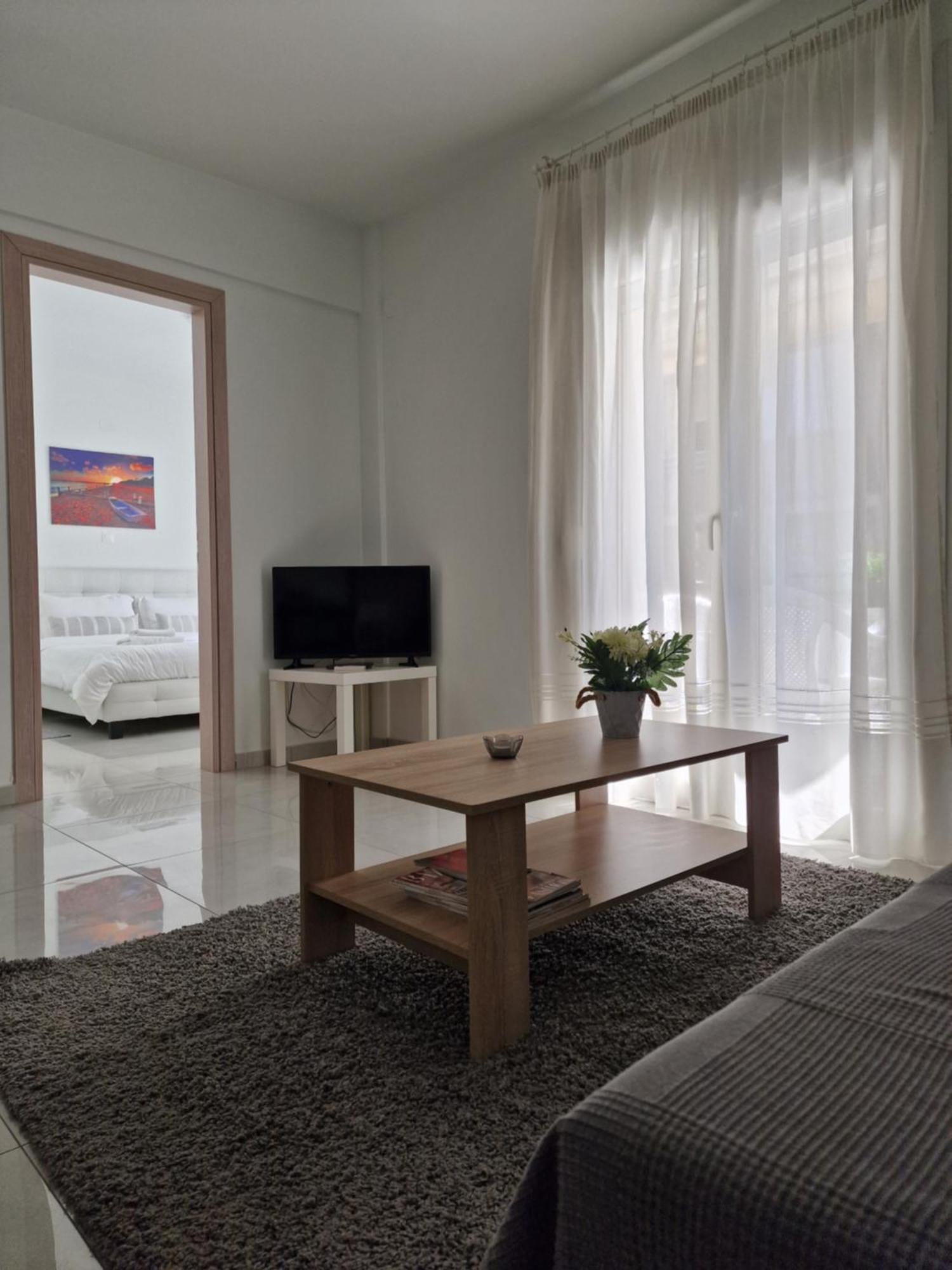 By The Sea Apartment Peraia  Ngoại thất bức ảnh